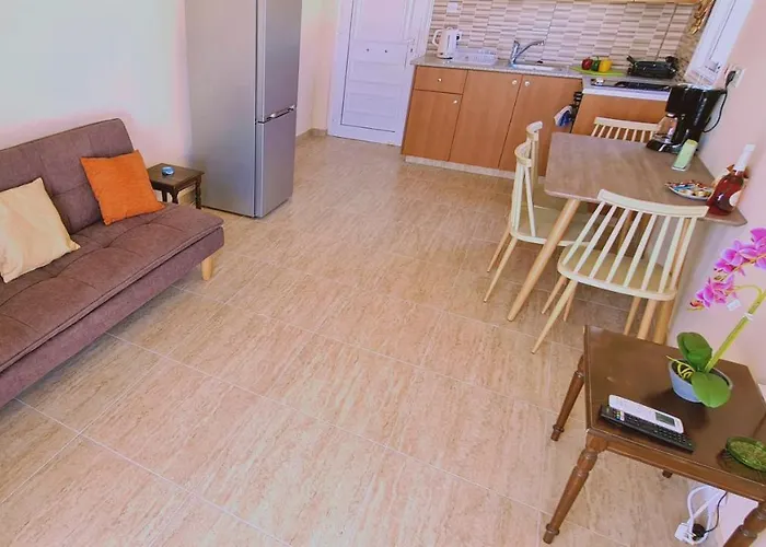 Chill N' Joy * Ayia Napa